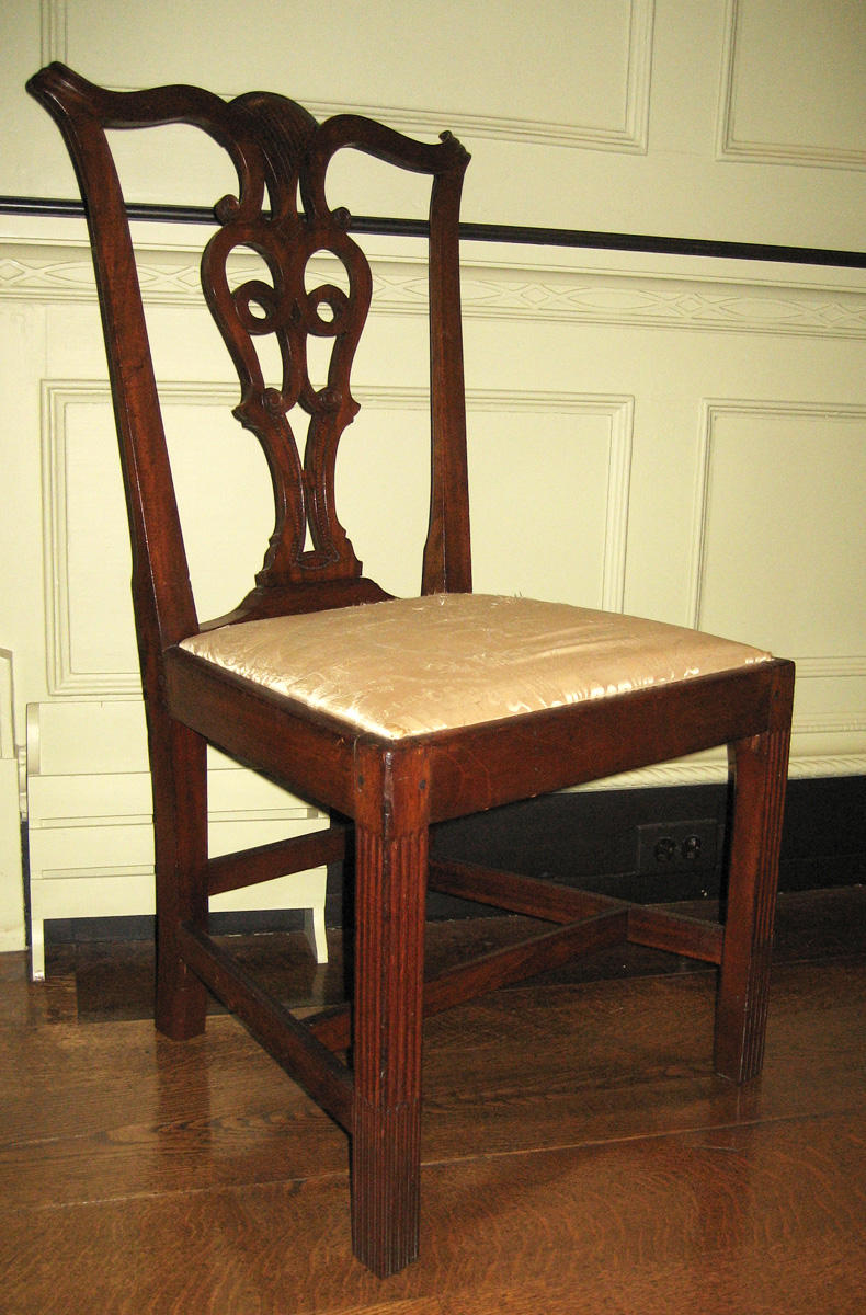1958.0018.003 chair with 1984.0606 slip seat view 1