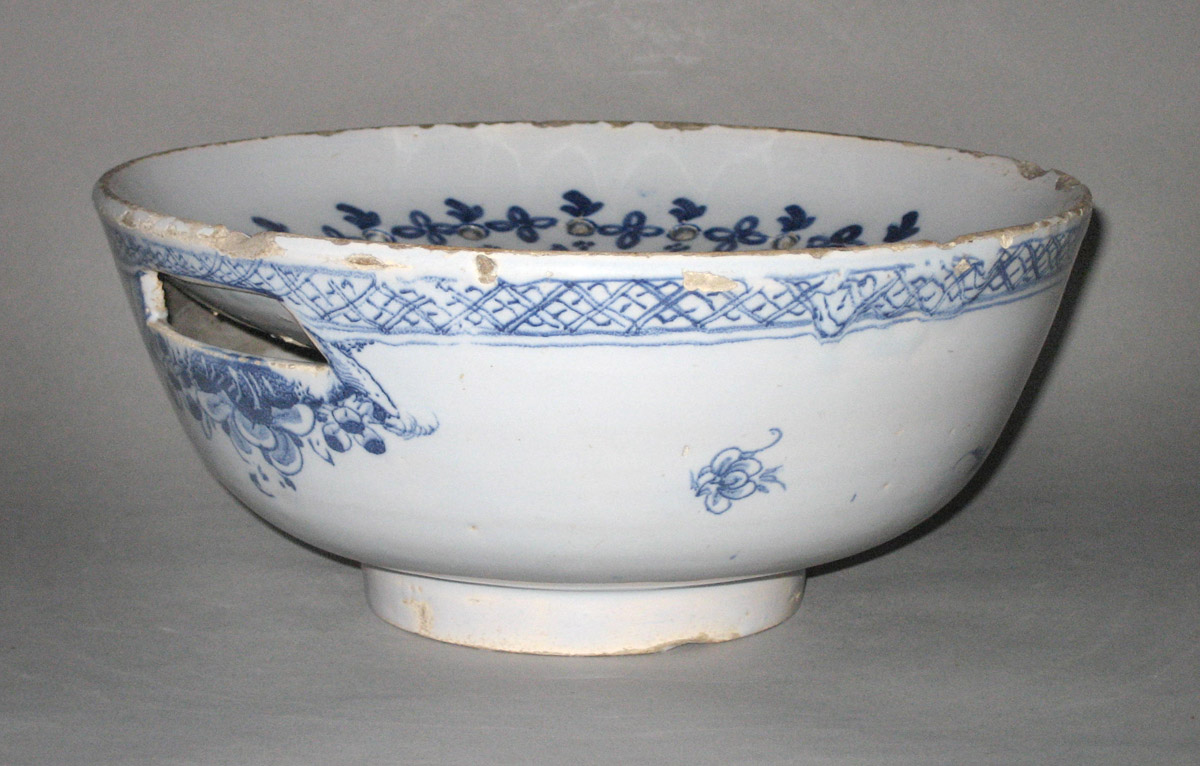 1966.1021.001 Delft strainer or cress bowl