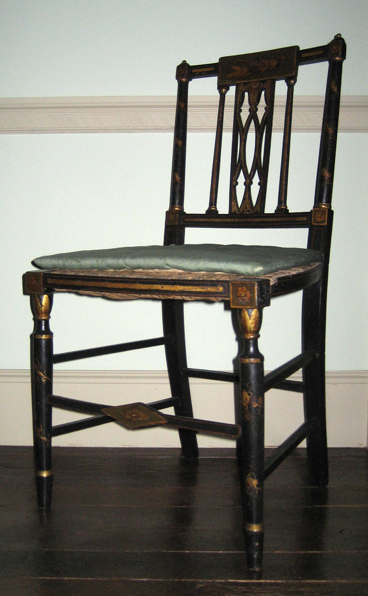 1957.0975.001 chair with cushion view 1