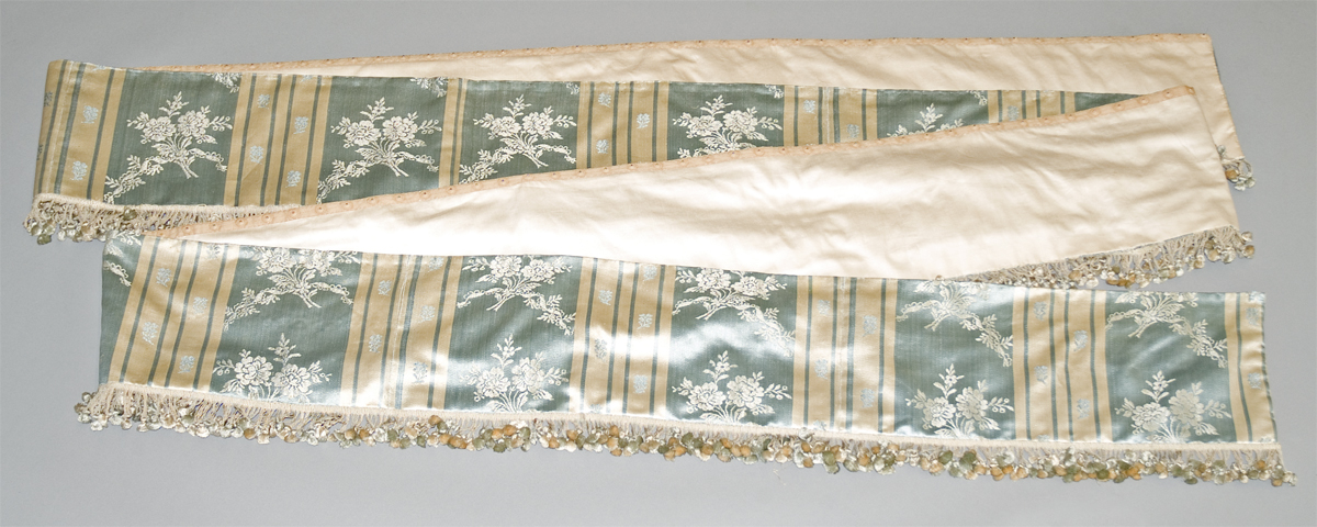 Textiles (Furnishing) - Bed hanging