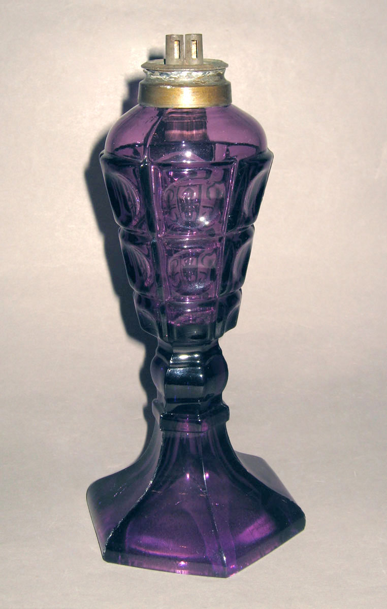 1964.1127.002 Glass oil lamp