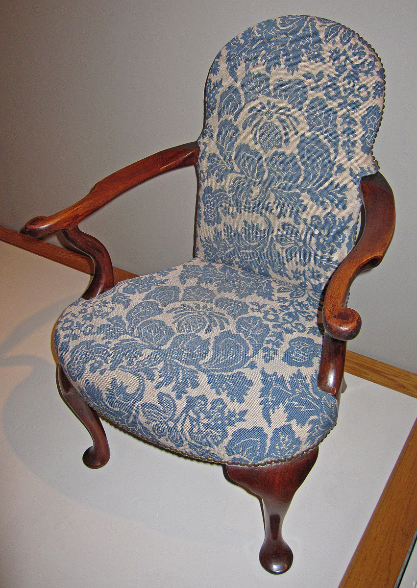 2010.0001.001 arm chair, view 1