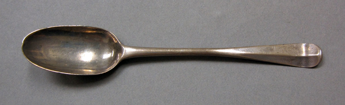 1962.0240.390 Silver spoon upper surface