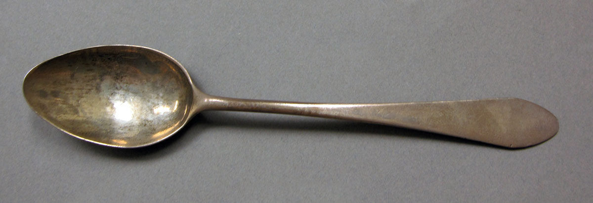 1962.0240.391 Silver spoon upper surface