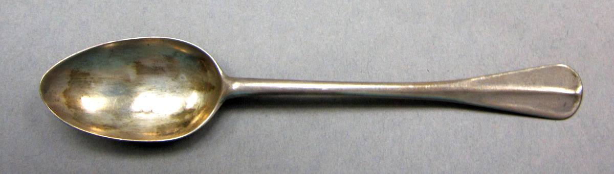 1962.0240.533 Silver spoon upper surface