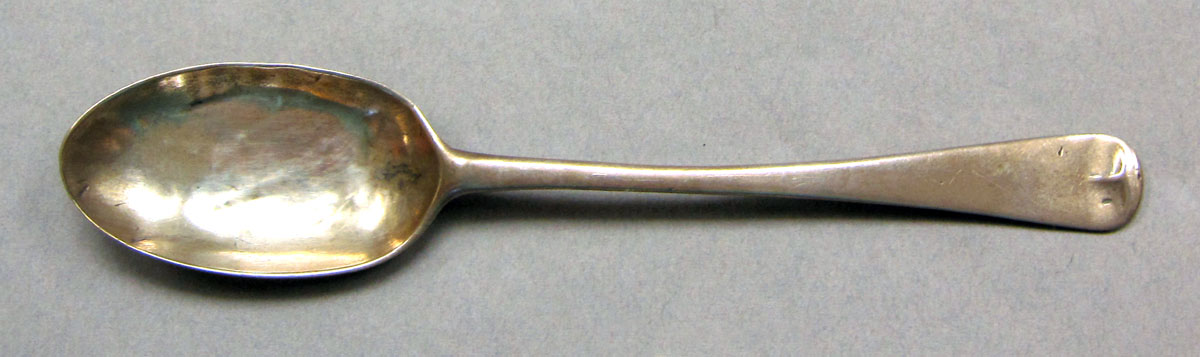 1962.0240.563 Silver spoon upper surface