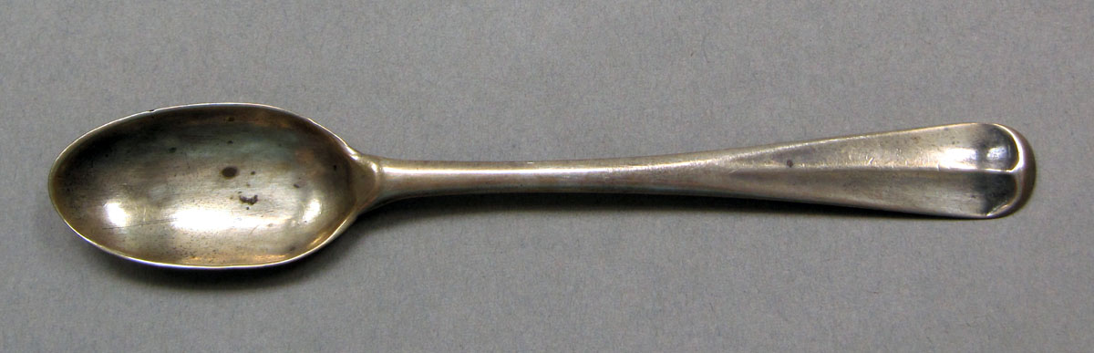 1962.0240.530 Silver spoon upper surface