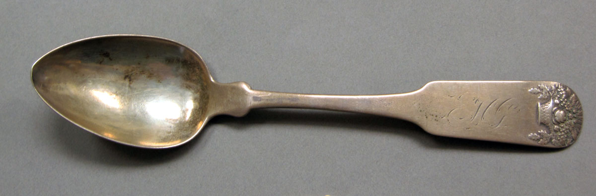 1962.0240.625 Silver spoon upper surface