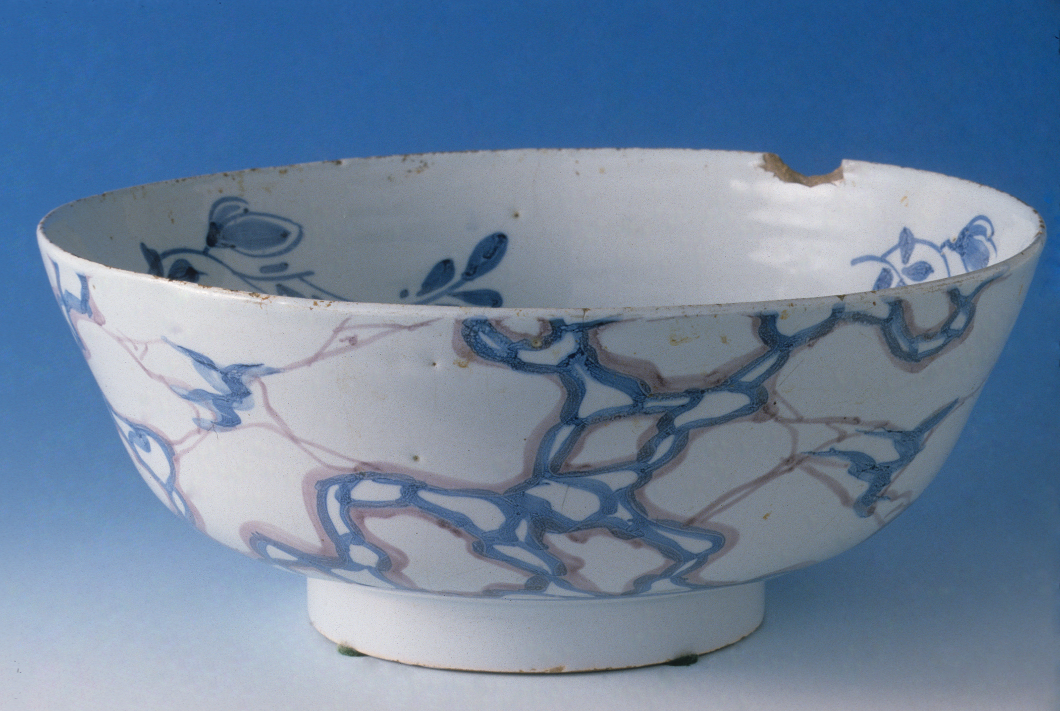 1956.0038.076 Delftware punch bowl