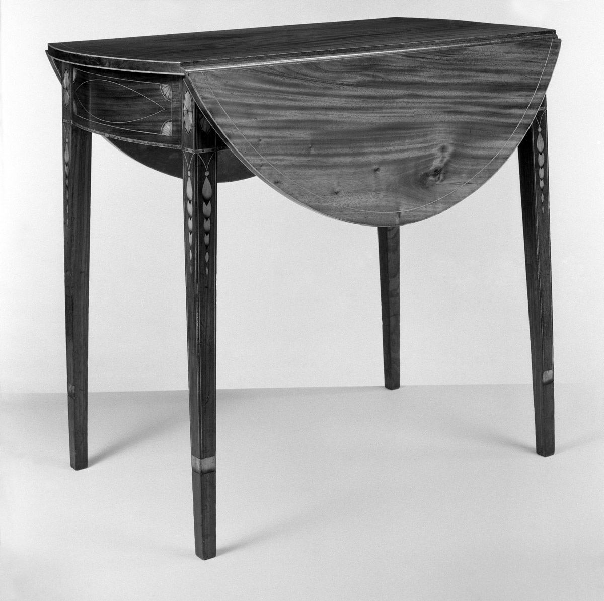 1957.0657 Table, Pembroke table
