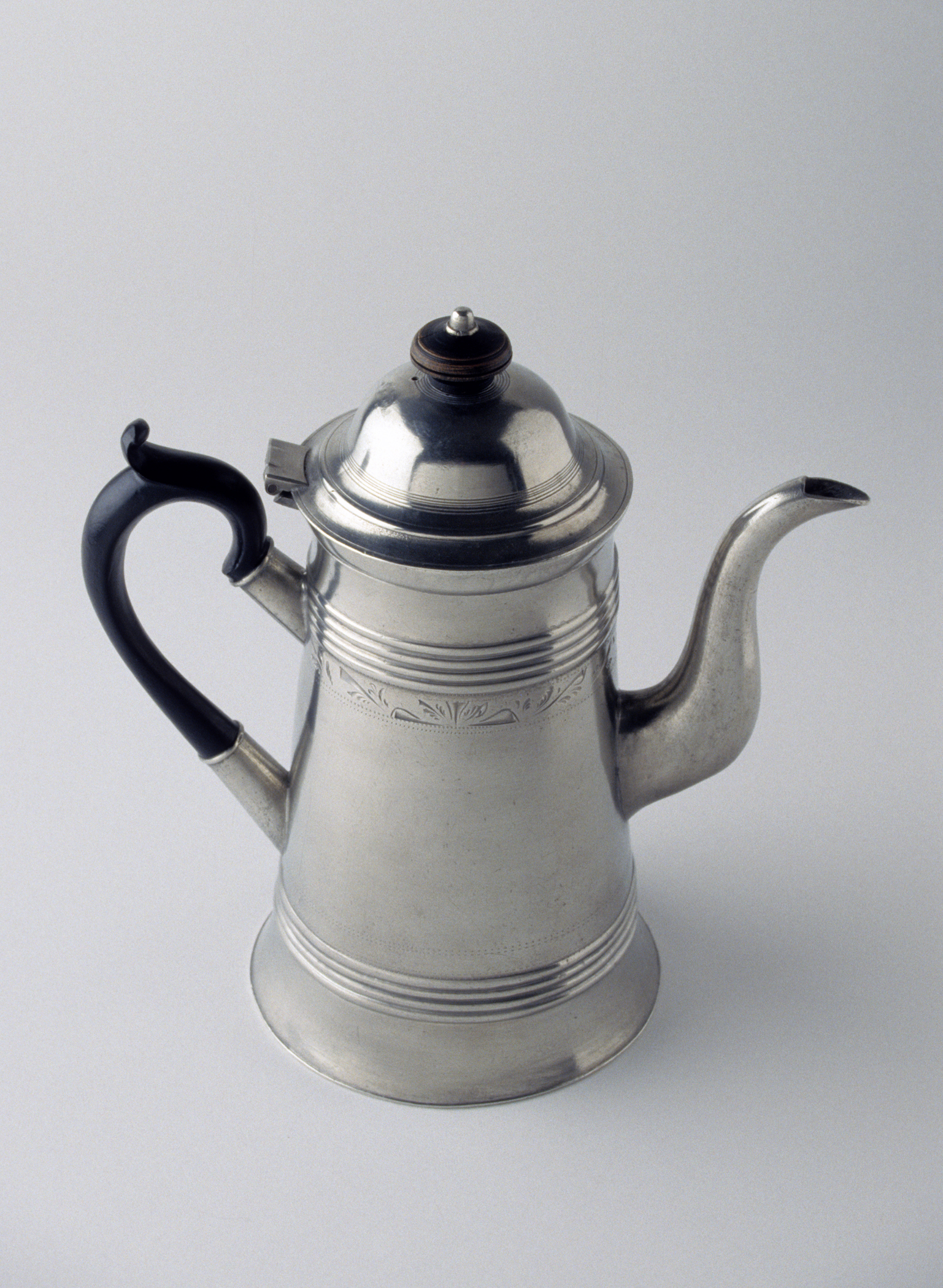 2000.0033 Pewter teapot