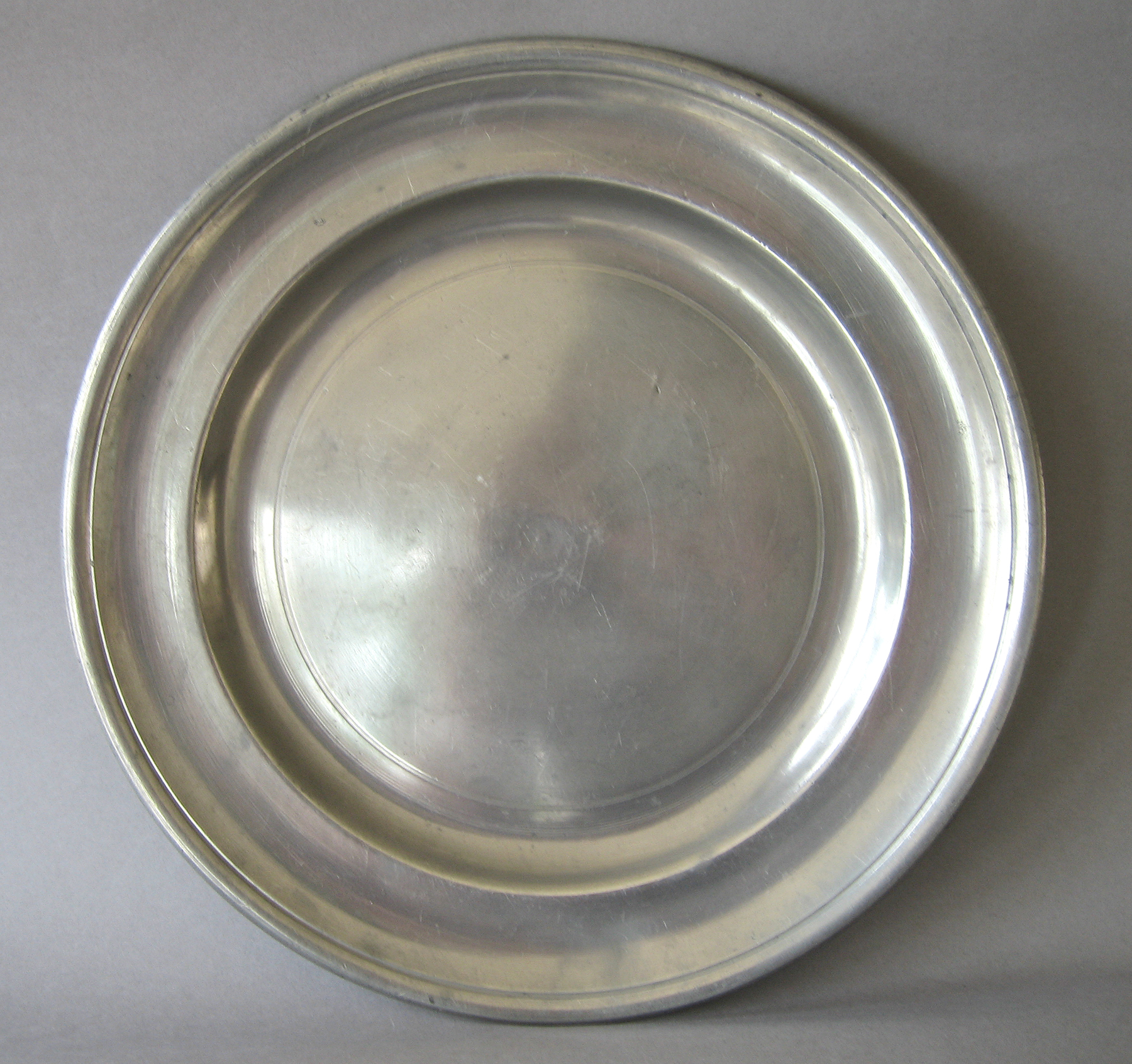 1955.0048.037 Pewter plate