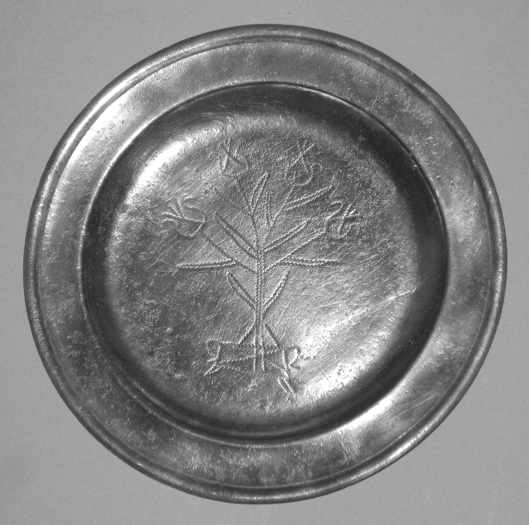 1956.0059.011 Pewter plate