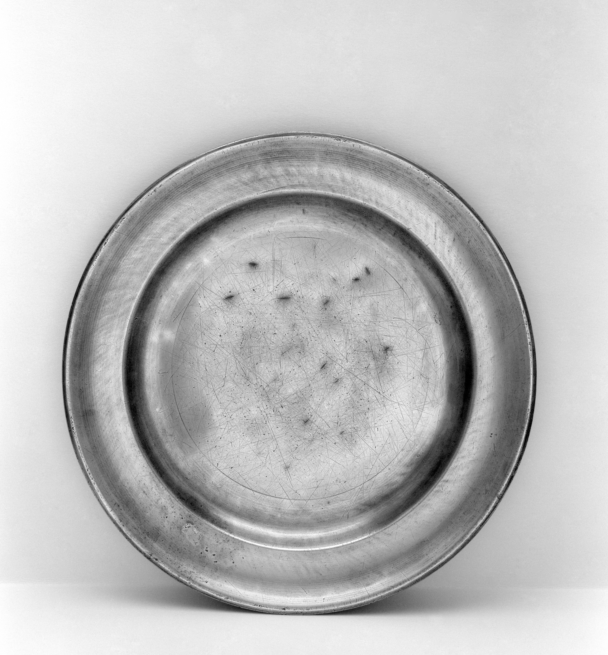 1960.0002 Pewter plate