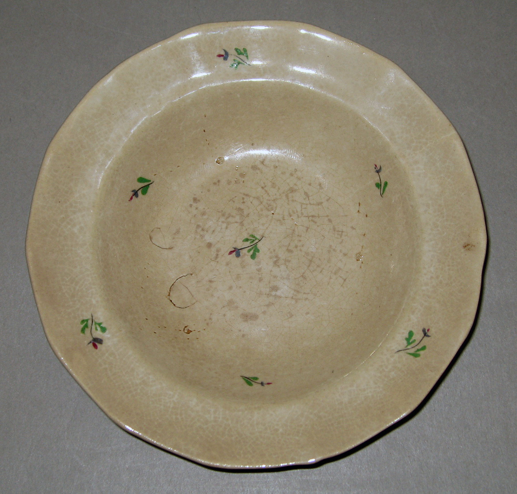 1967.0257 Pearlware saucer