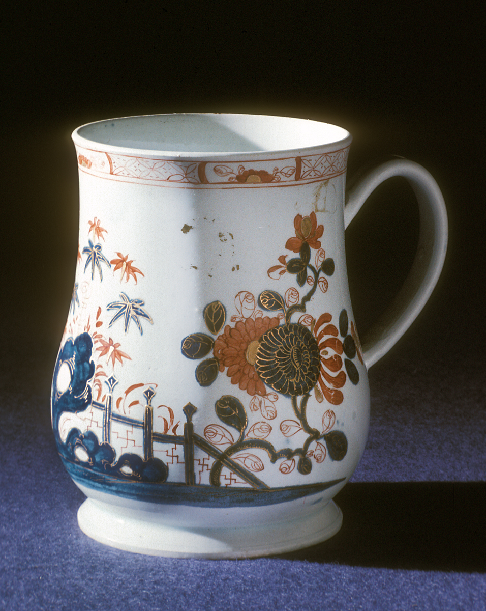 1975.0109 Bow mug