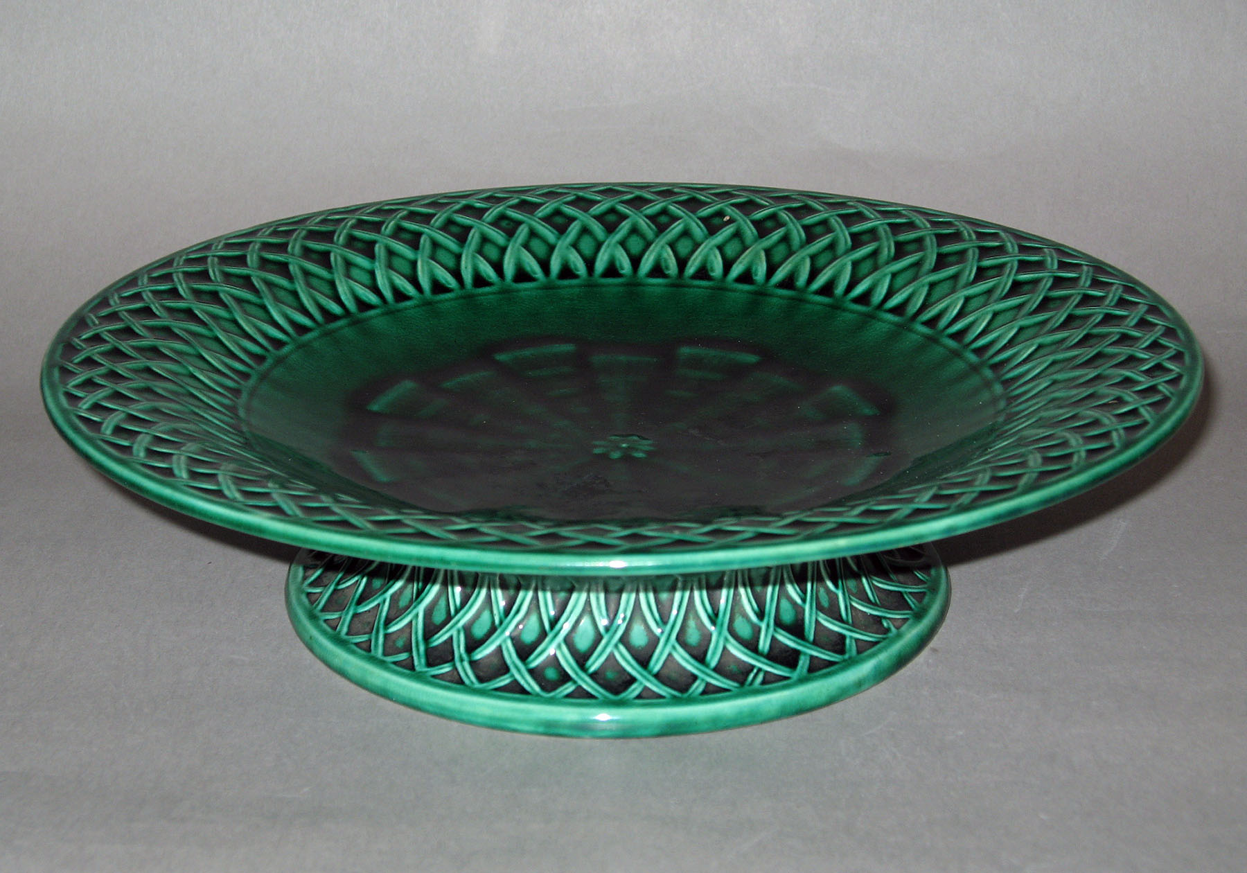 1970.0974.003 Minton green-glaze dish