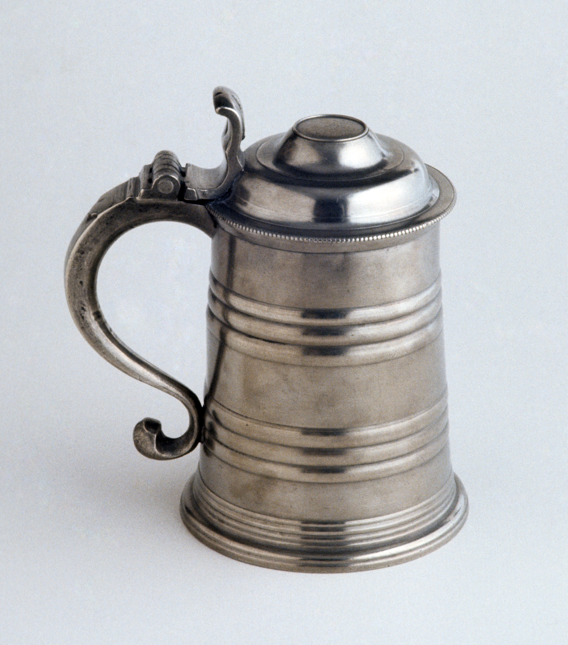 1952.0293 Pewter tankard