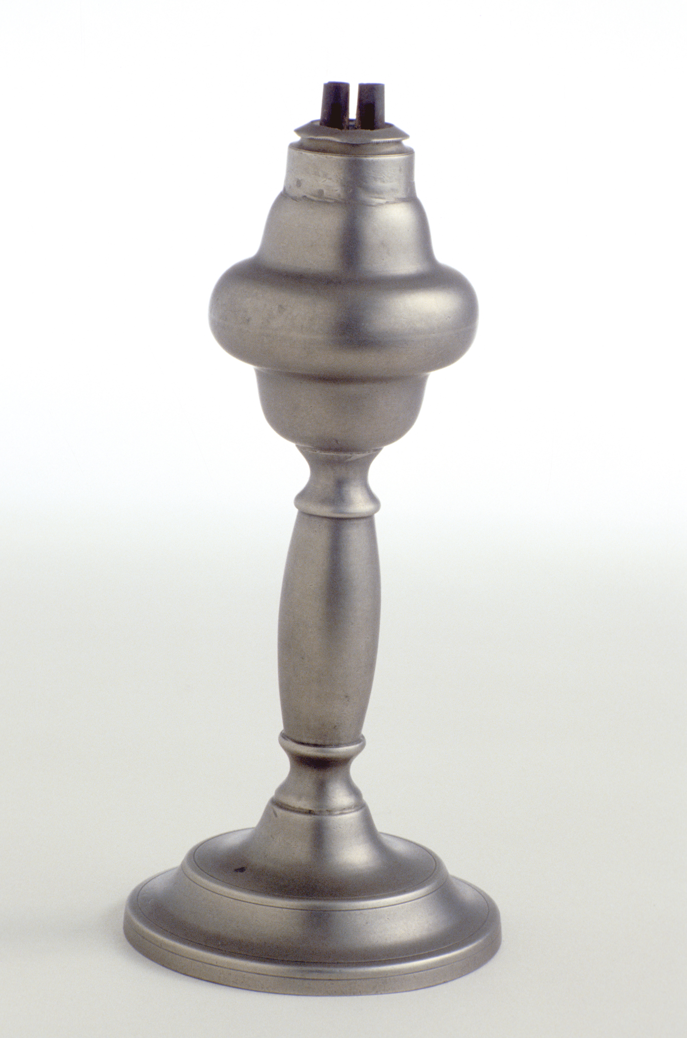 1956.0046.006 Pewter lamp