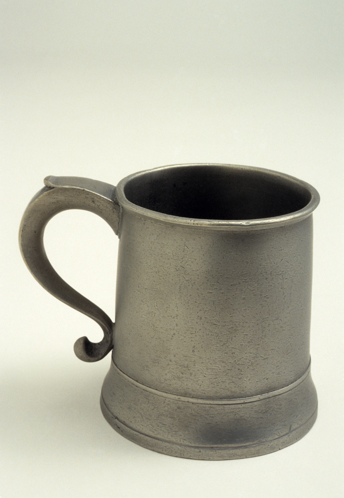 1956.0046.020 Pewter mug