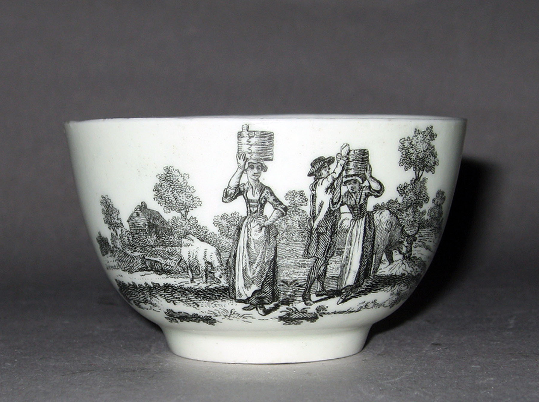 1958.0738 Soft-paste porcelain teabowl (side 1)