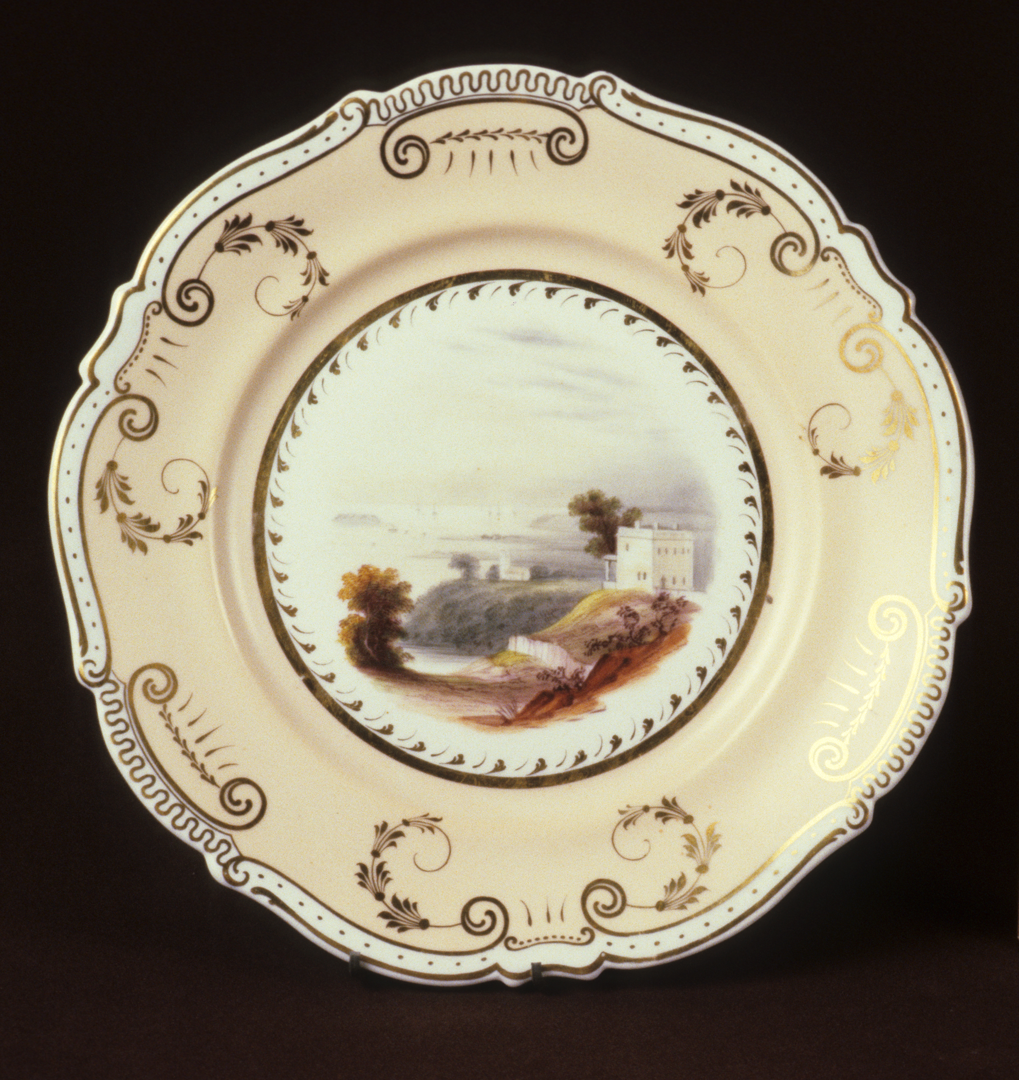 1972.0044.001 Soft-paste porcelain plate