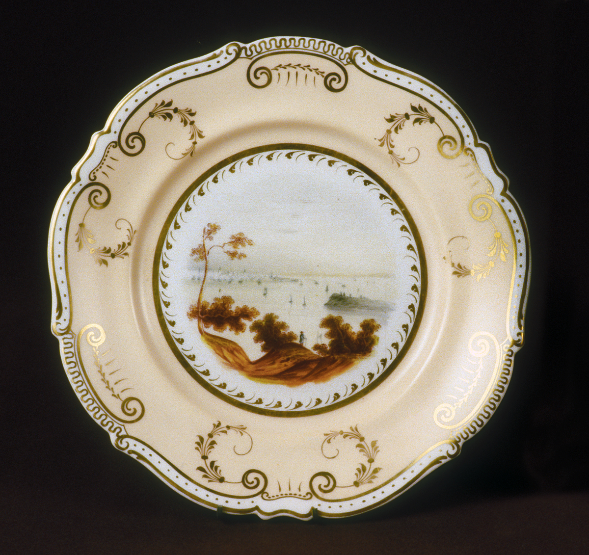 1972.0044.005 Soft-paste porcelain plate