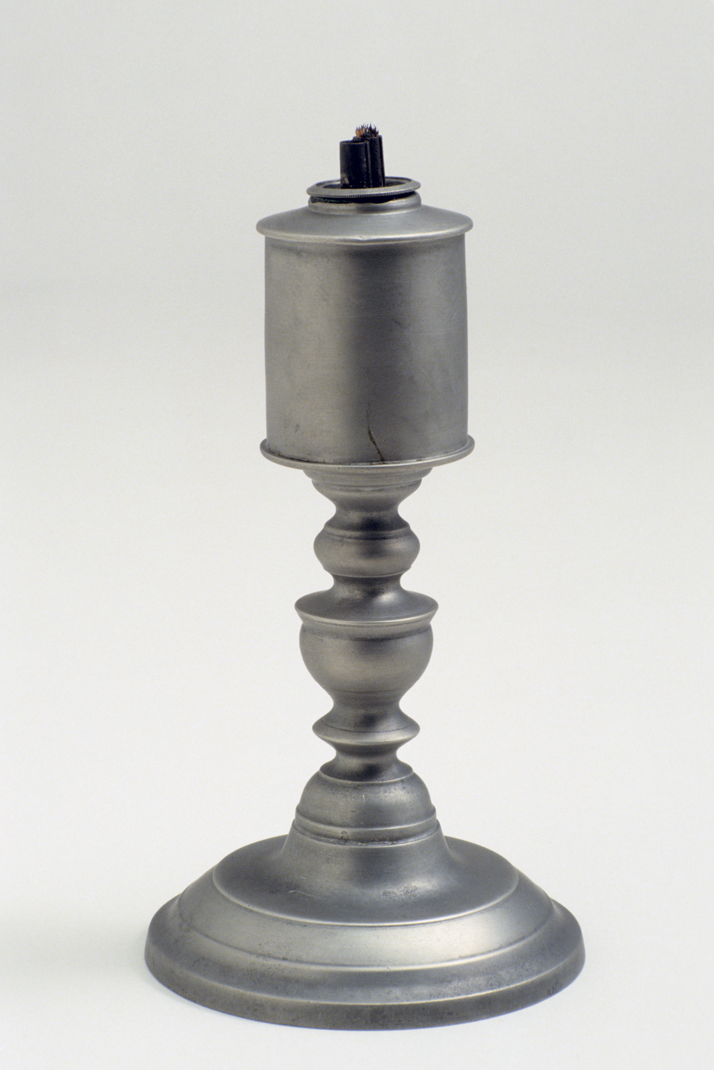 1958.0674 A, B Pewter lamp