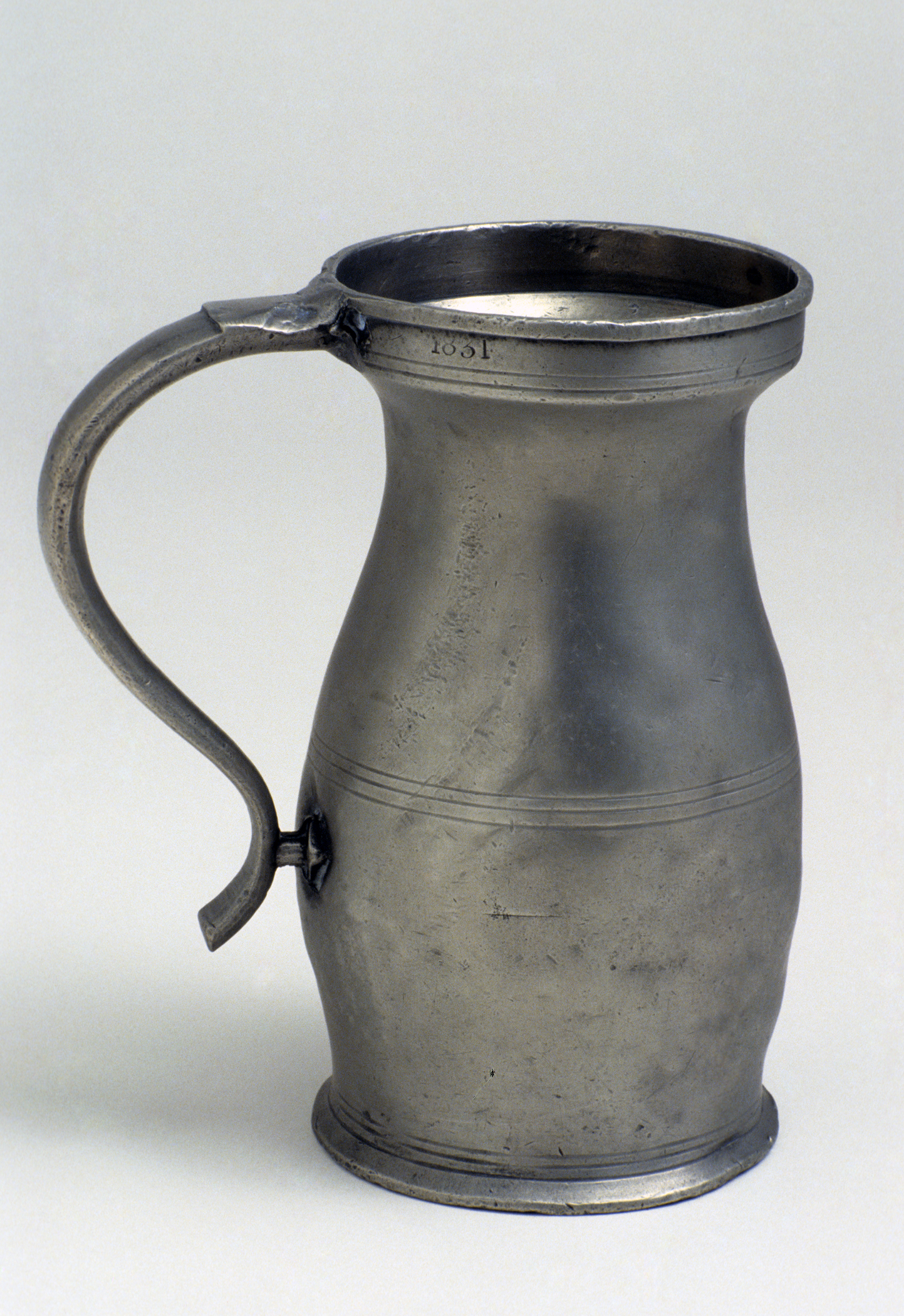 1960.0555 Pewter measure