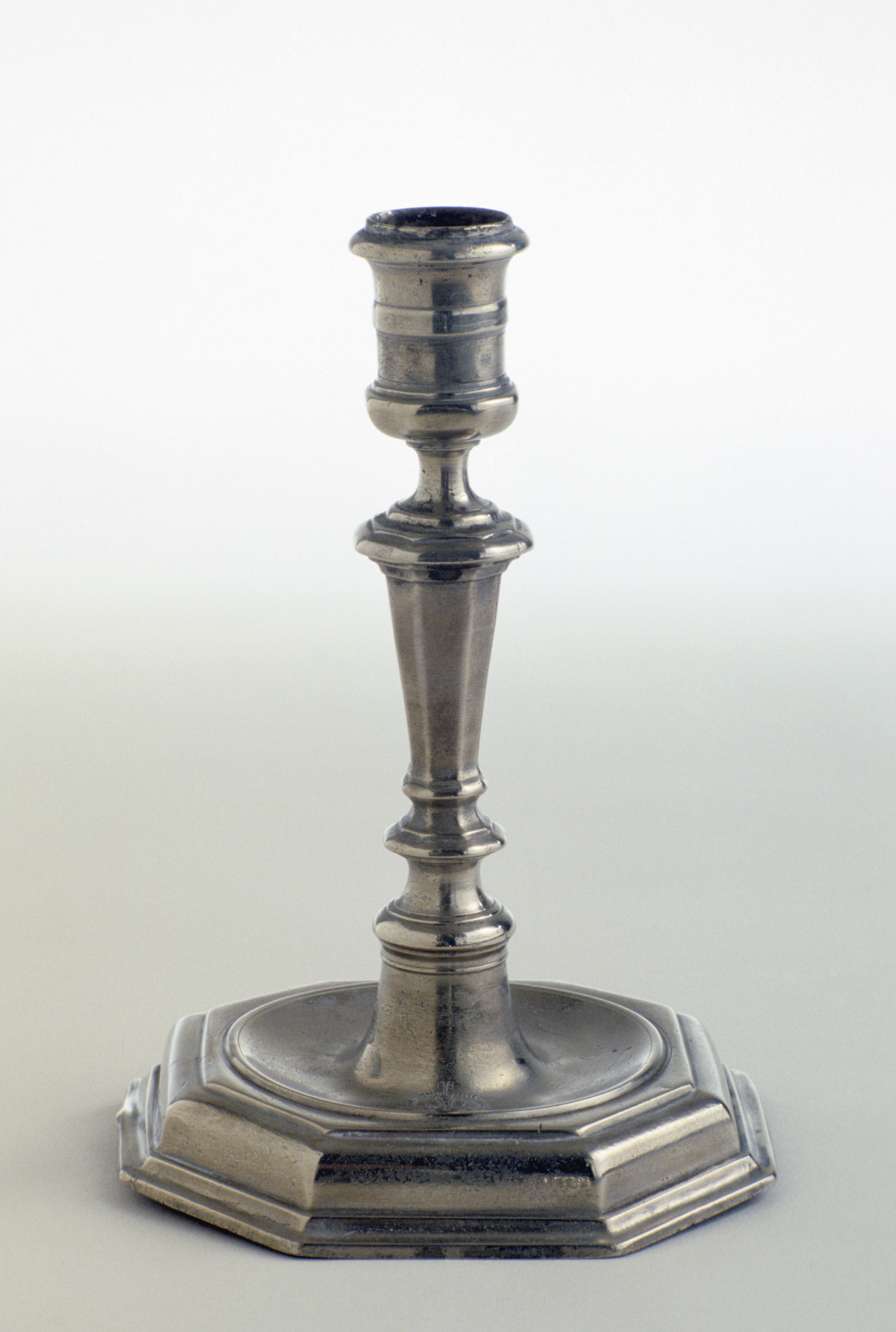 1962.0501 Pewter candlestick