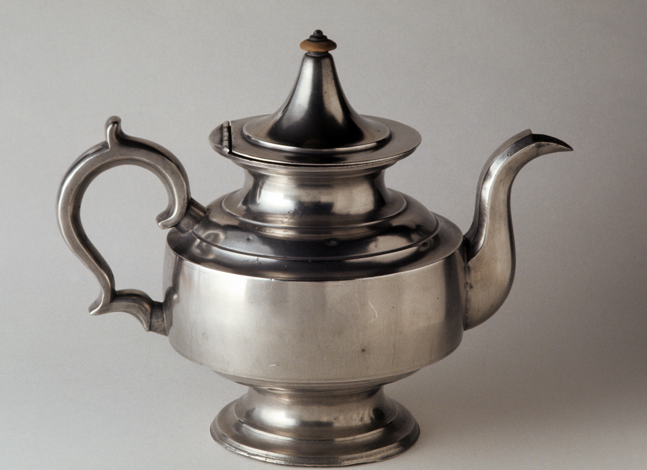1965.1456 Pewter teapot
