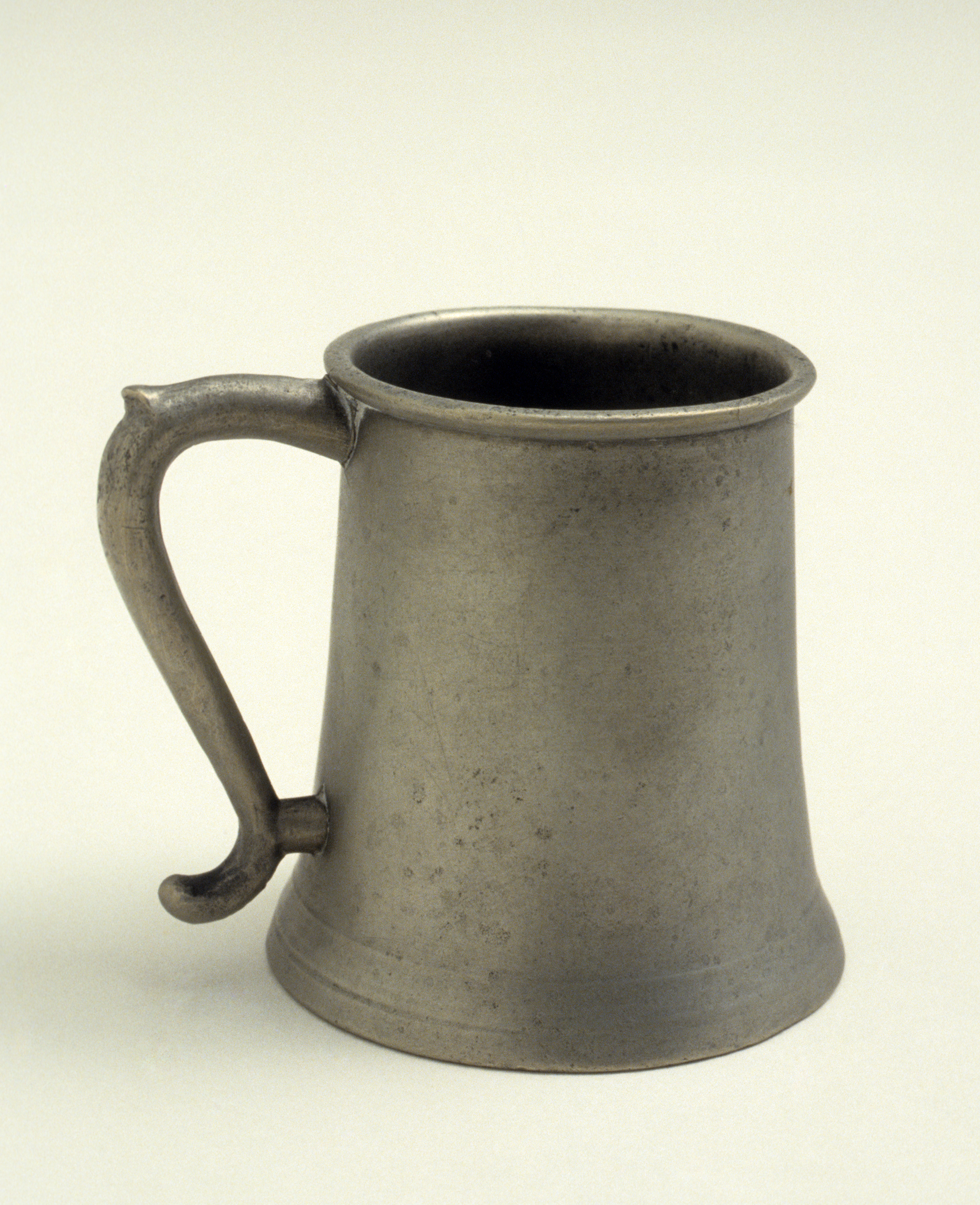 1965.1466 Pewter mug
