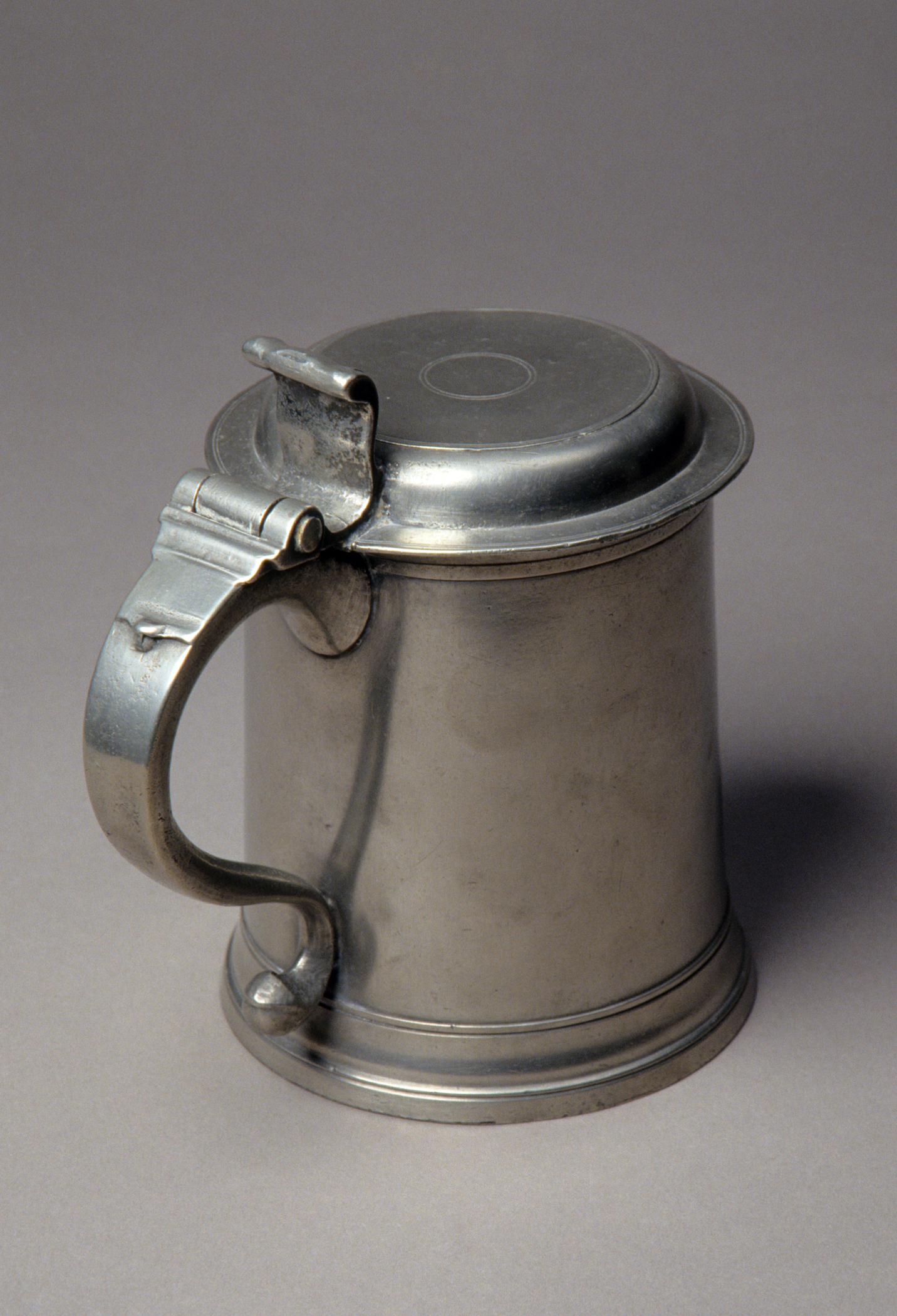 1965.2752 Pewter tankard