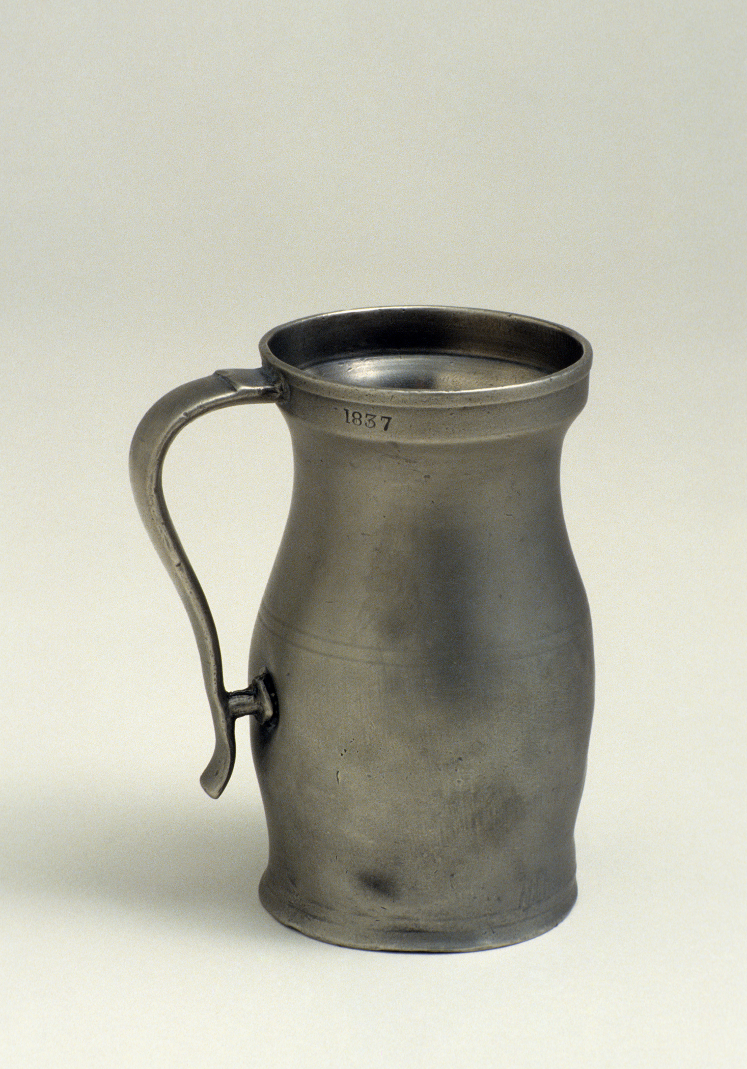 1966.1185 Pewter measure