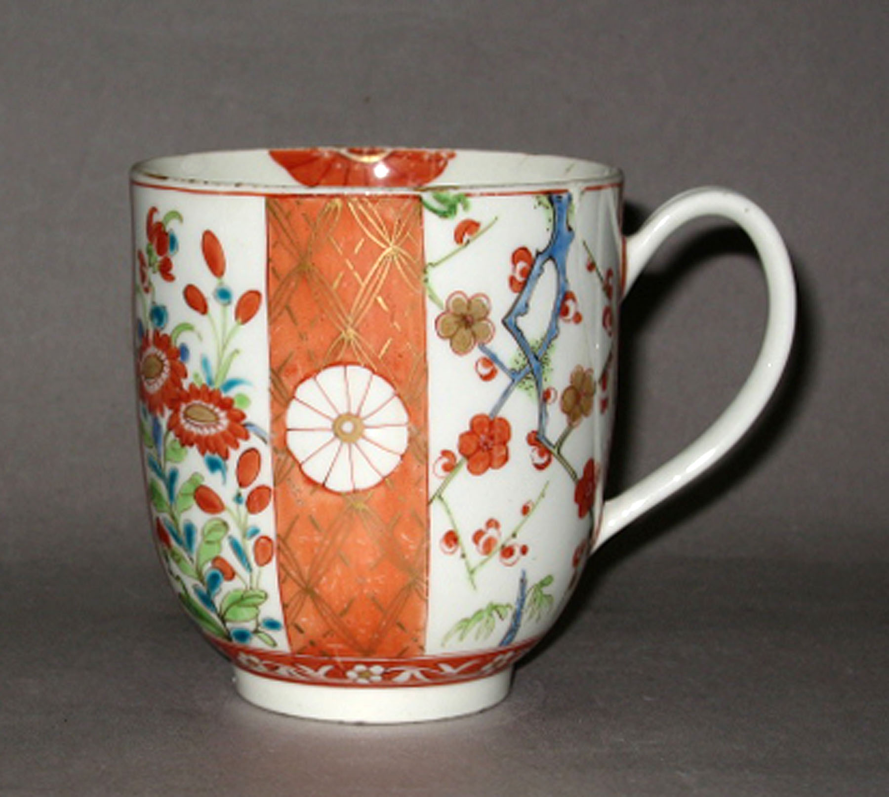 1975.0189.001 Soft-paste porcelain coffee cup