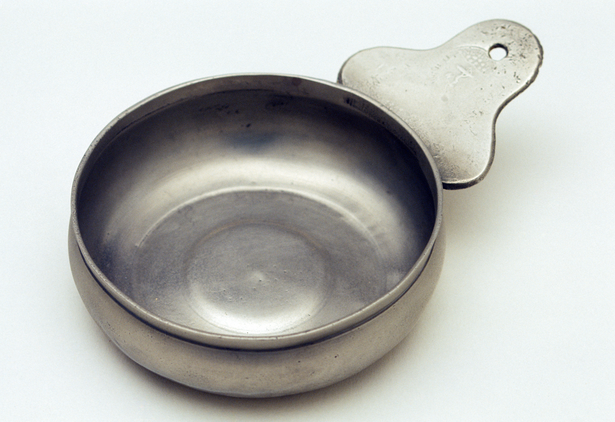 1967.1374 Pewter porringer