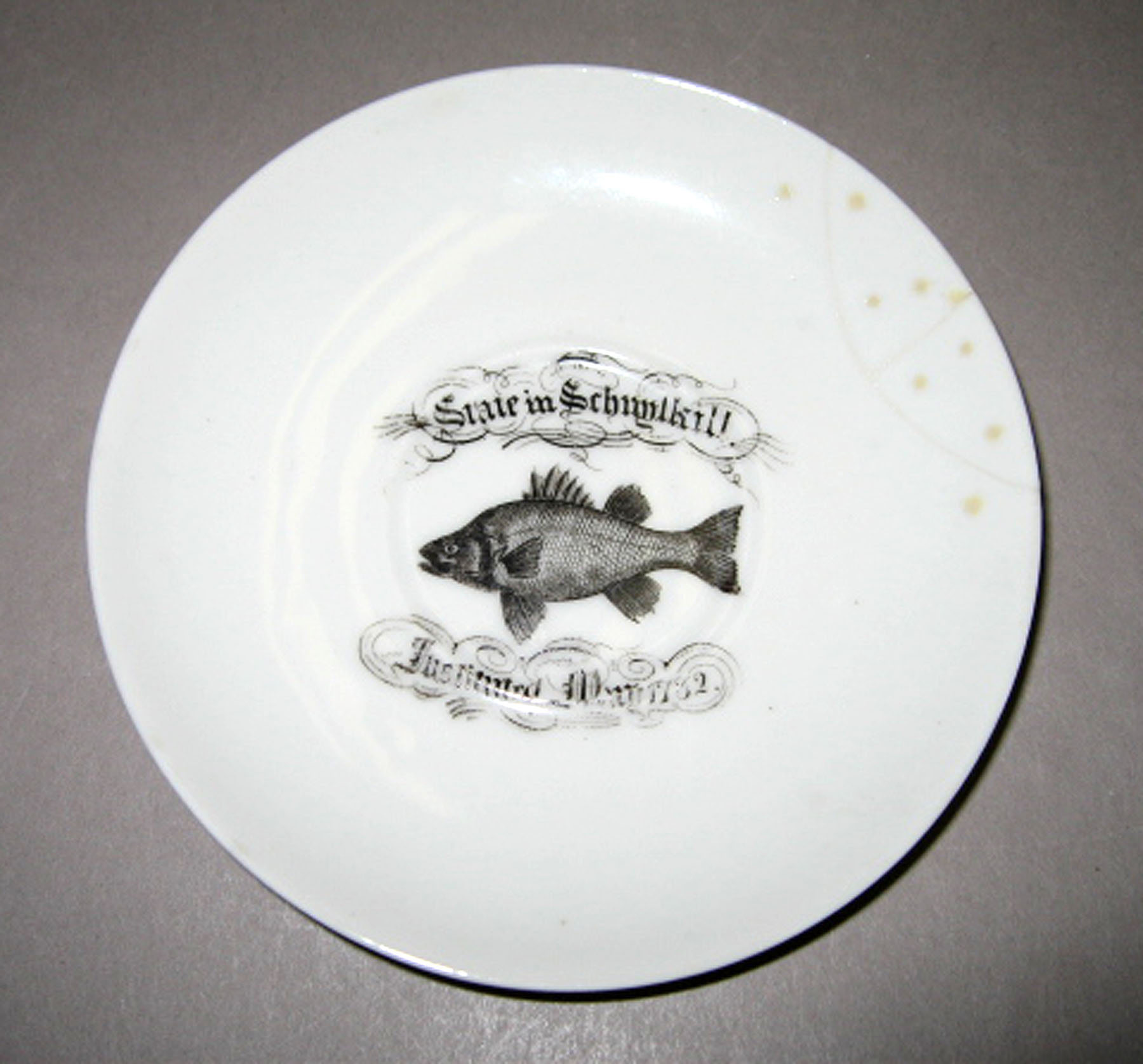1954.0077.046 Porcelain saucer