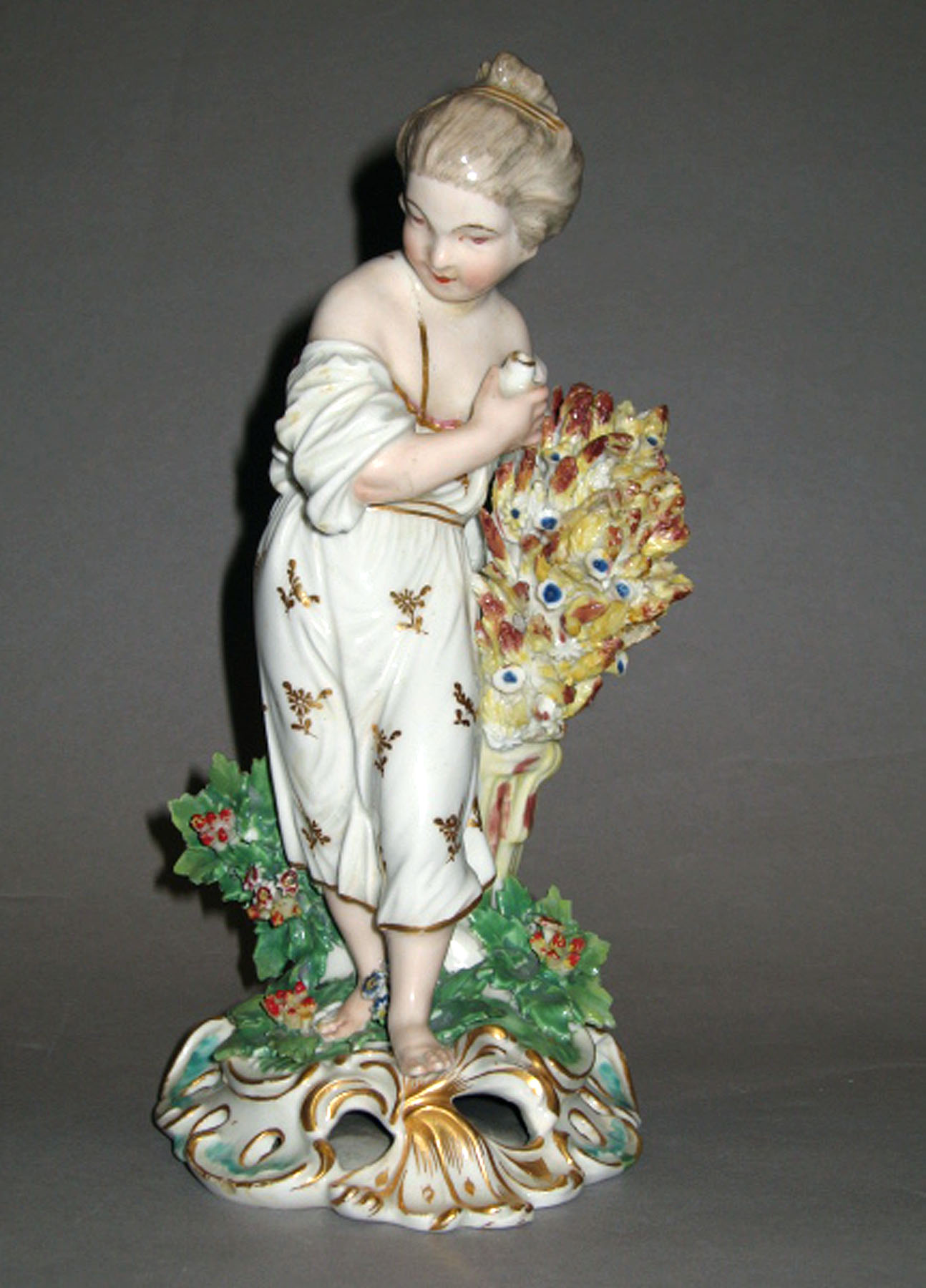 1969.0842.004 Porcelain figure