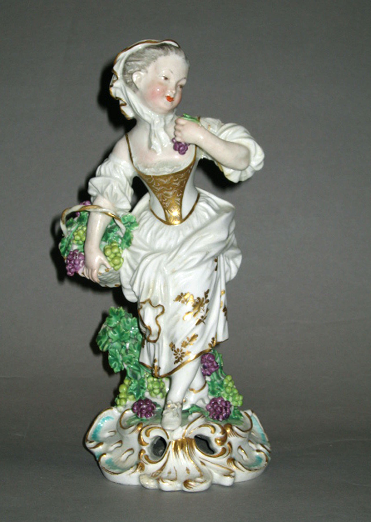 1969.0842.003 Porcelain figure