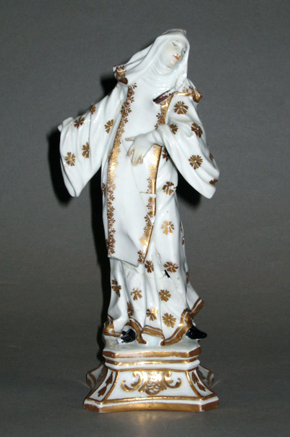 1972.0338 Meissen porcelain figure