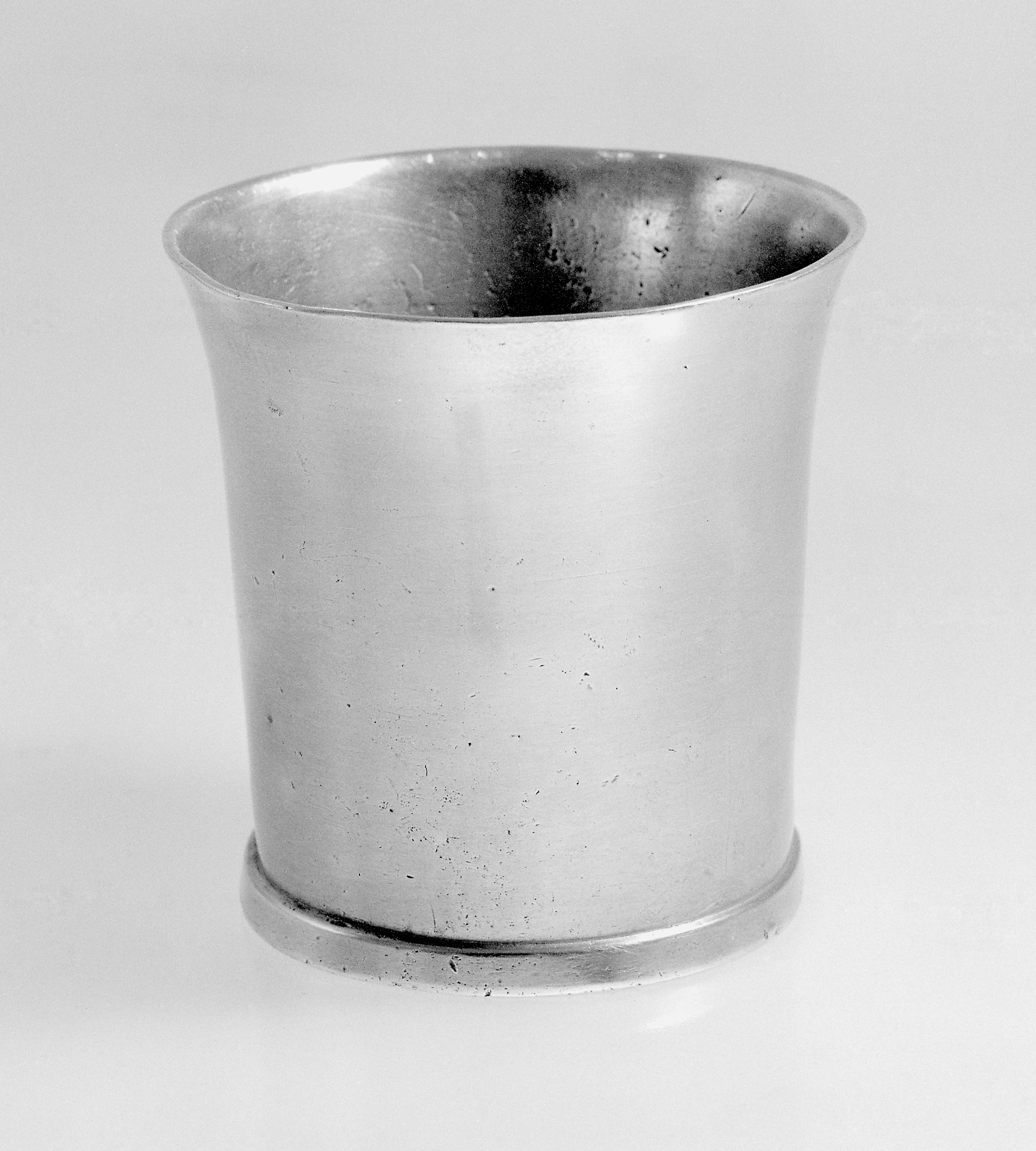 1966.1199 Pewter beaker