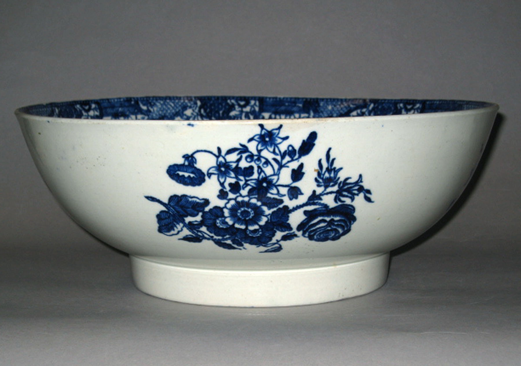 1969.1357 Porcelain punch bowl