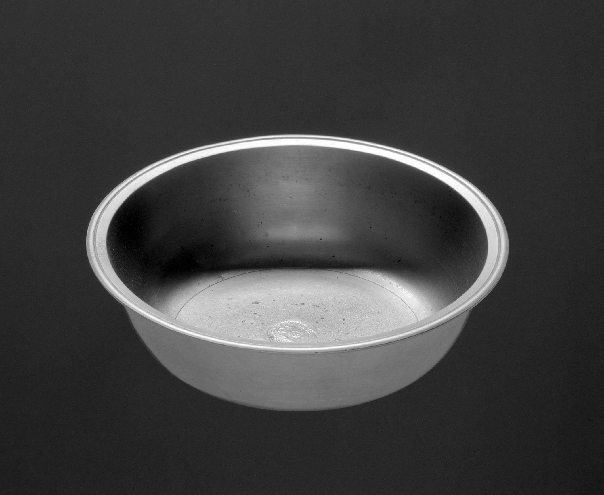 1958.0647 Pewter basin