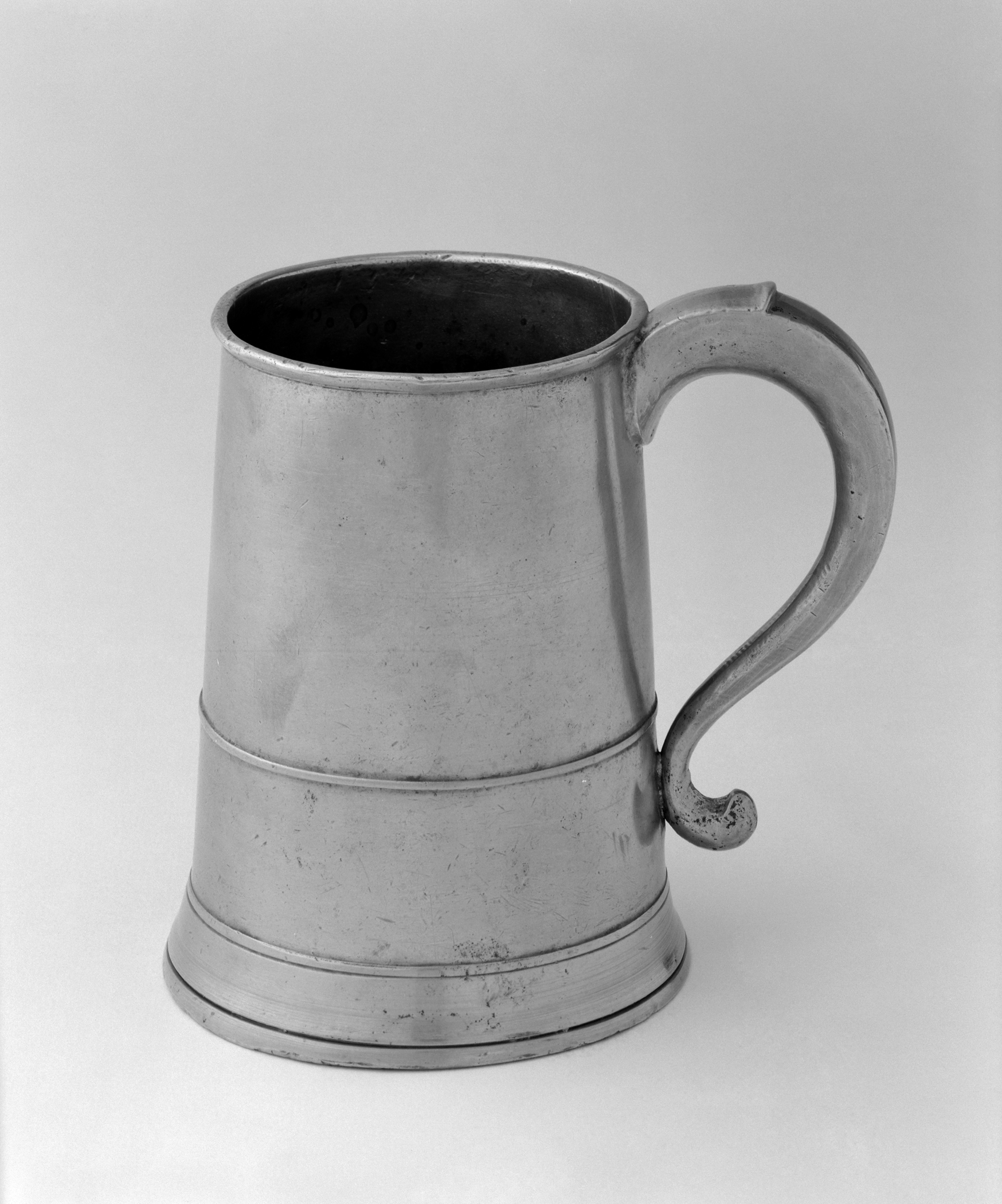 1958.0652 Pewter mug