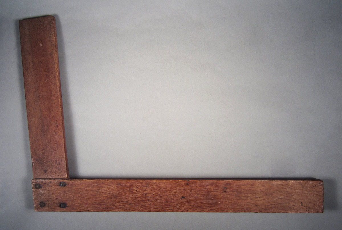 1957.0026.052 Set square, side 1