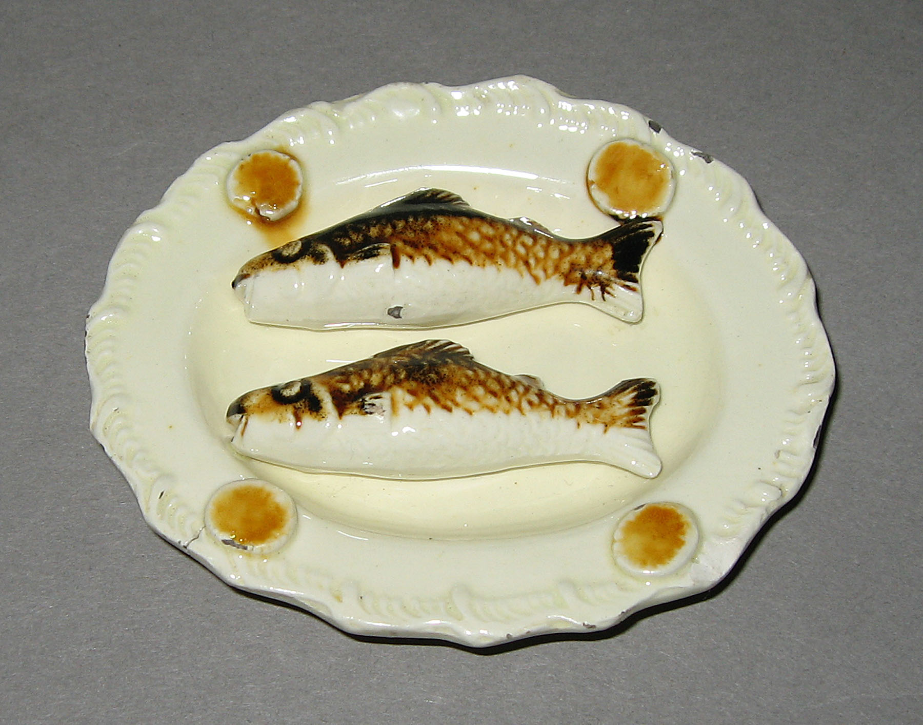 1955.0136.142 Miniature food dish