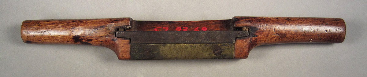 1957.0093.069, Spokeshave, side 1