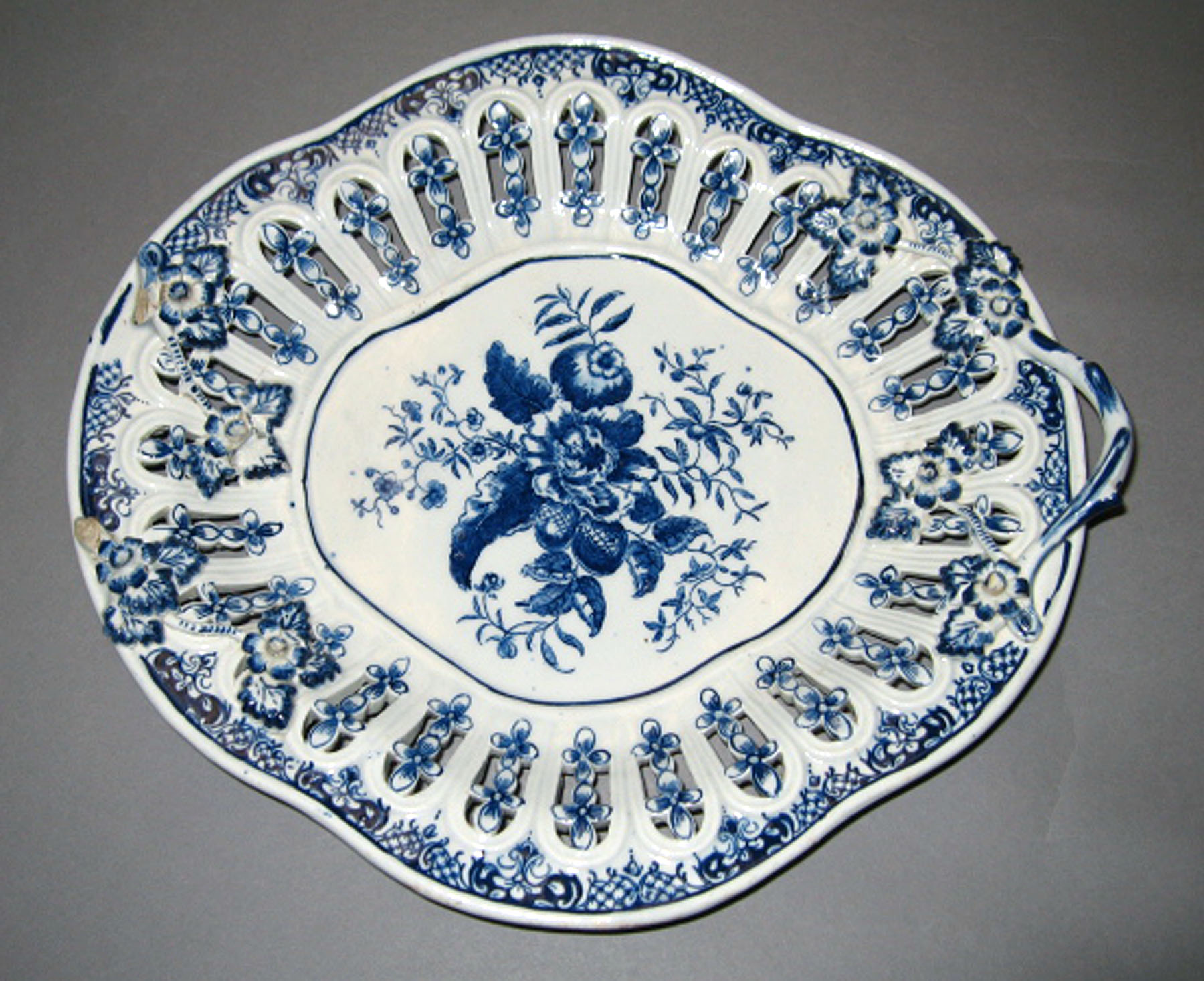 1962.0645 Late porcelain dish