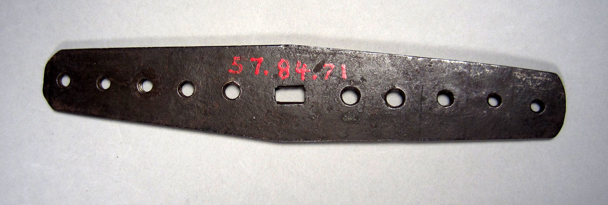 1957.0084.071 Screw plate, View 1