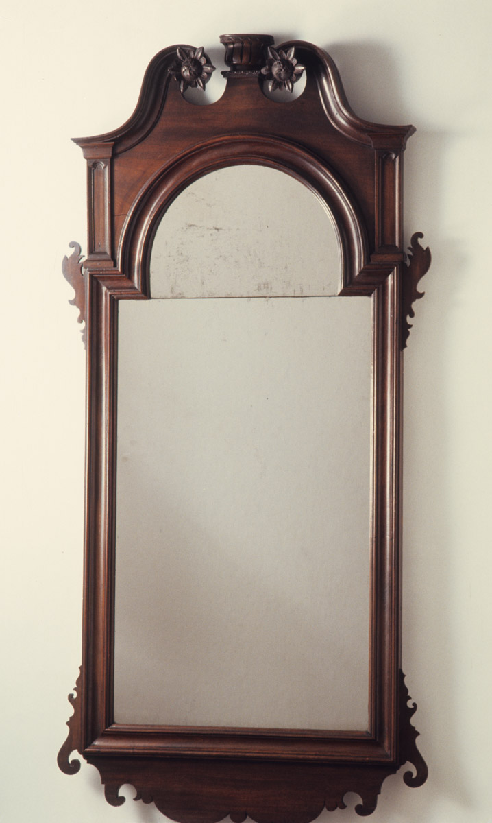 Furniture - Looking glass or mirror